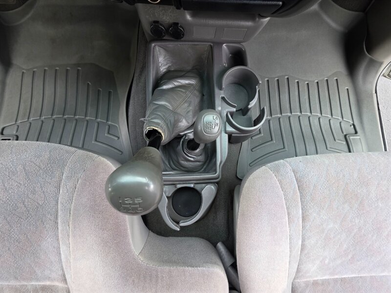 2002 Toyota Tacoma 4X4 / 5-SPEED MANUAL / 4-CYL 2.7 L / LIFTED XTRA CAB / NEW TIRES / 162K MILES - Photo 35 - Portland, OR 97217