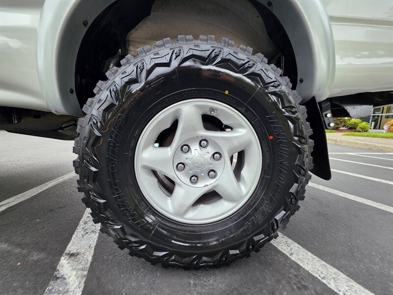 2002 Toyota Tacoma 4X4 / 5-SPEED MANUAL / 4-CYL 2.7 L / LIFTED XTRA CAB / NEW TIRES / 162K MILES - Photo 45 - Portland, OR 97217