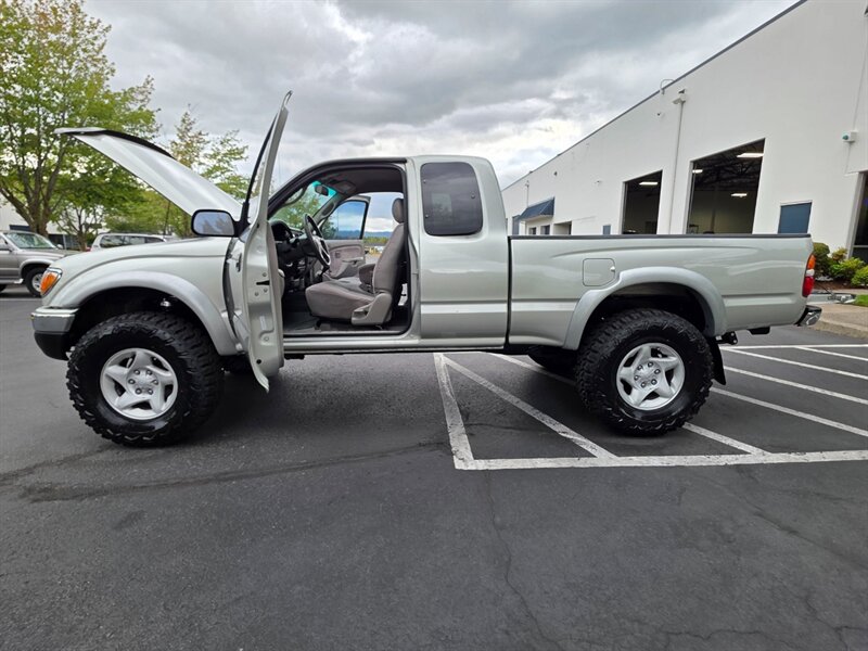 2002 Toyota Tacoma 4X4 / 5-SPEED MANUAL / 4-CYL 2.7 L / LIFTED XTRA CAB / NEW TIRES / 162K MILES - Photo 21 - Portland, OR 97217
