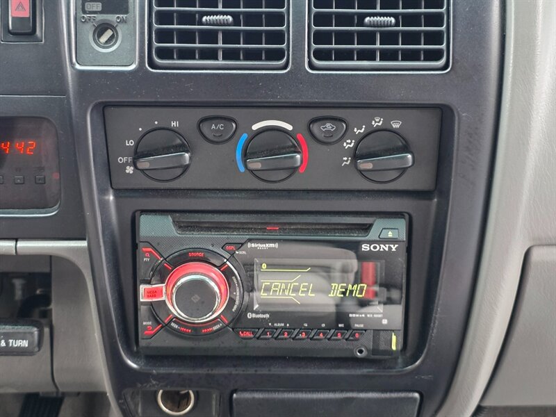 2002 Toyota Tacoma 4X4 / 5-SPEED MANUAL / 4-CYL 2.7 L / LIFTED XTRA CAB / NEW TIRES / 162K MILES - Photo 33 - Portland, OR 97217