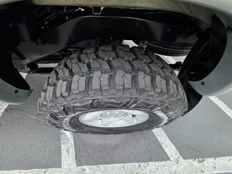 2002 Toyota Tacoma 4X4 / 5-SPEED MANUAL / 4-CYL 2.7 L / LIFTED XTRA CAB / NEW TIRES / 162K MILES - Photo 23 - Portland, OR 97217