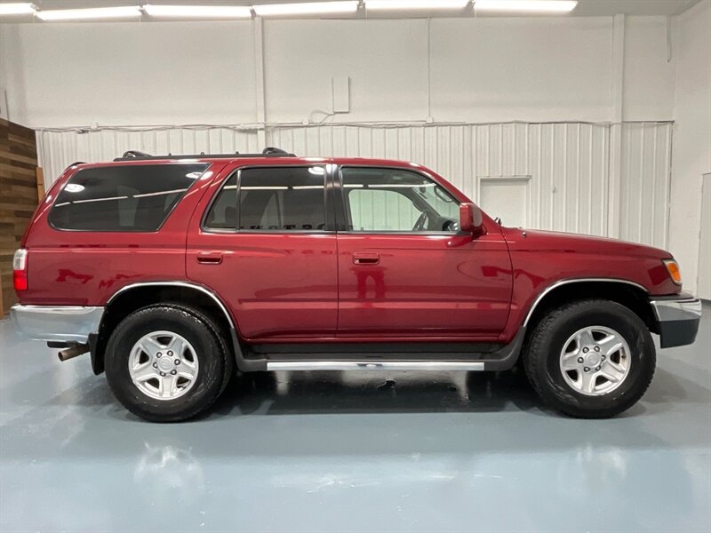 2002 Toyota 4Runner SR5 Sport Utility 4X4 / 3.4L V6 / LOCAL ZERO RUST  / Timing belt already done - Photo 4 - Gladstone, OR 97027