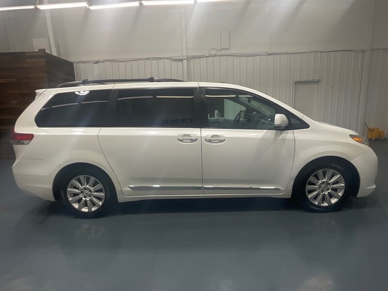 2011 Toyota Sienna Limited 7-Passenger V6 Leather Sunroof NEW TIRES  /FULLY LOADED LIMITED PKG - Photo 4 - Gladstone, OR 97027