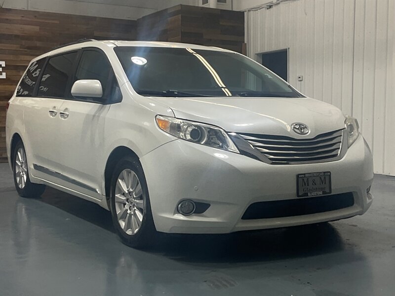 2011 Toyota Sienna Limited 7-Passenger V6 Leather Sunroof NEW TIRES  /FULLY LOADED LIMITED PKG - Photo 2 - Gladstone, OR 97027