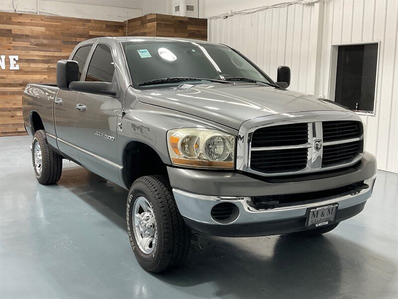 2006 Dodge Ram 2500 Quad Cab 4X4 / 5.9L CUMMINS DIESEL / SHORT BED  / Backup Camera - Photo 2 - Gladstone, OR 97027