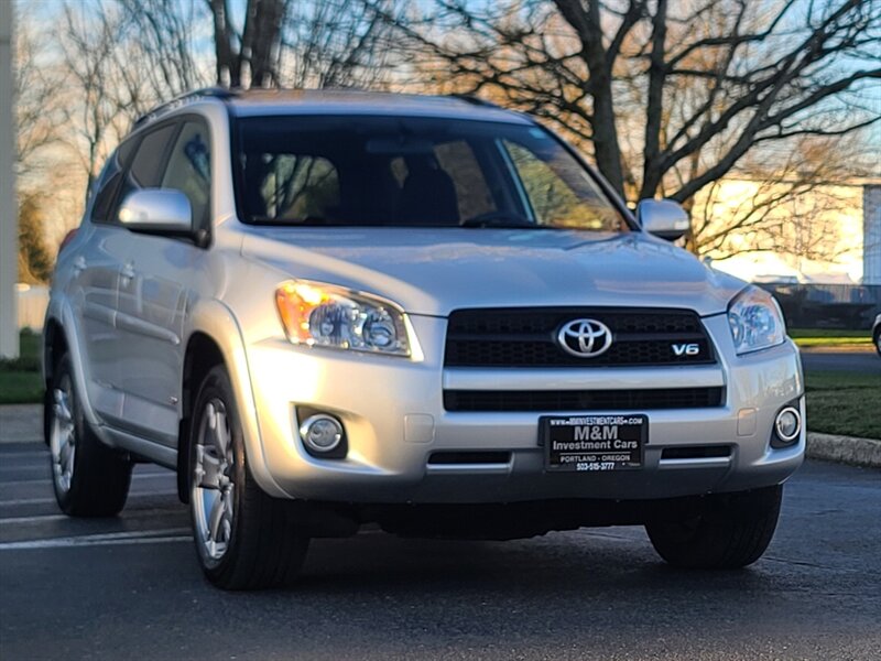 2011 Toyota RAV4 Sport 4X4 / V6 3.5L / SUNROOF / DIFF LOCK  / EXCELLENT RECORDS / 1-OWNER !! - Photo 2 - Portland, OR 97217