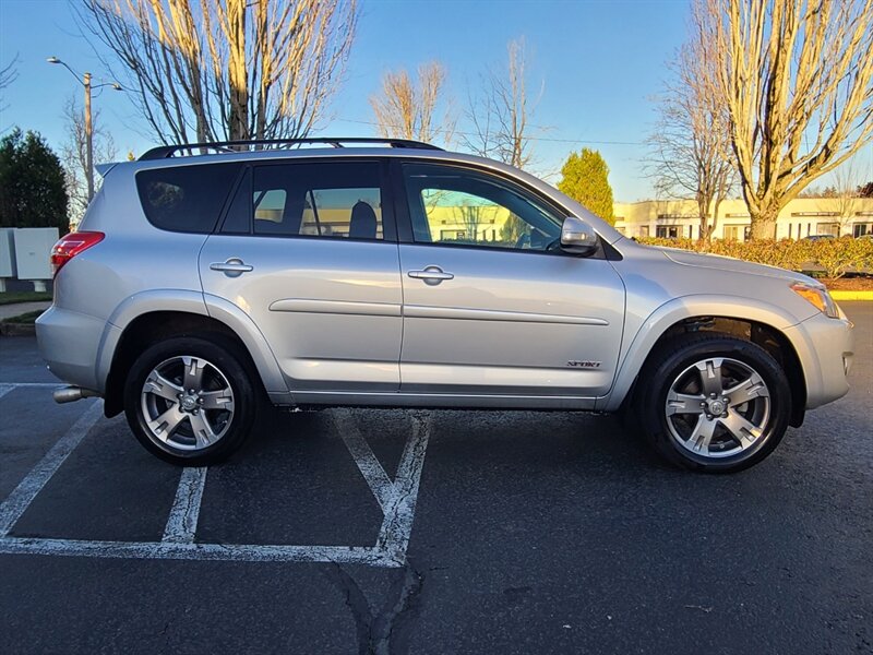 2011 Toyota RAV4 Sport 4X4 / V6 3.5L / SUNROOF / DIFF LOCK  / EXCELLENT RECORDS / 1-OWNER !! - Photo 4 - Portland, OR 97217