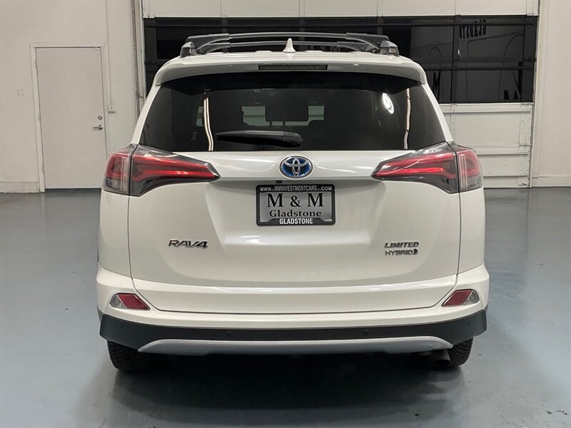 2017 Toyota RAV4 Hybrid Limited AWD / 1-OWNER LOCAL / LOADED / Sunroof / Leather Heated seats / Navigation & Camera / Power Tail Gate - Photo 6 - Gladstone, OR 97027