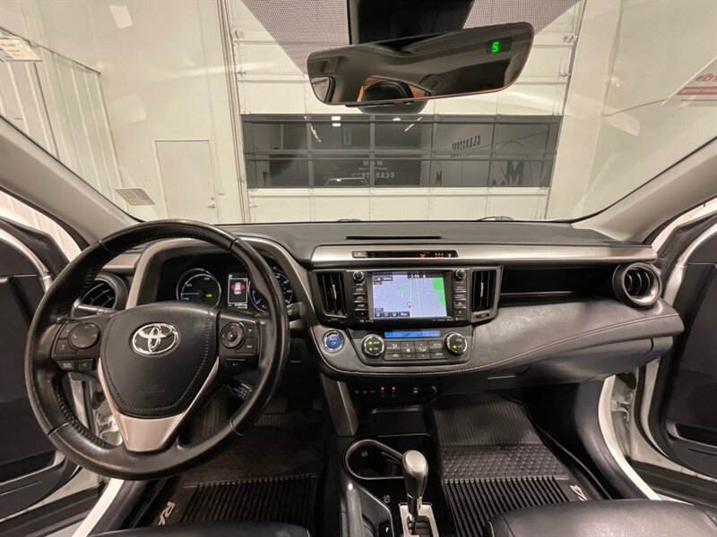 2017 Toyota RAV4 Hybrid Limited AWD / 1-OWNER LOCAL / LOADED / Sunroof / Leather Heated seats / Navigation & Camera / Power Tail Gate - Photo 41 - Gladstone, OR 97027
