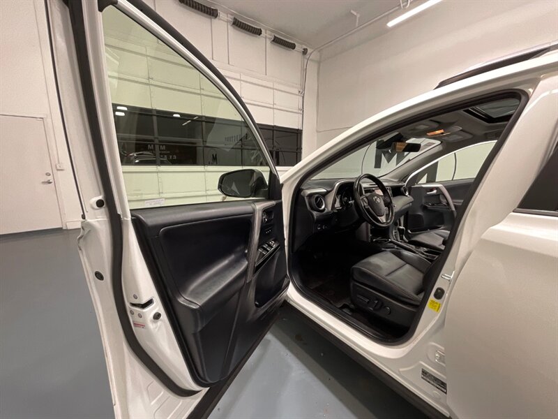 2017 Toyota RAV4 Hybrid Limited AWD / 1-OWNER LOCAL / LOADED / Sunroof / Leather Heated seats / Navigation & Camera / Power Tail Gate - Photo 37 - Gladstone, OR 97027