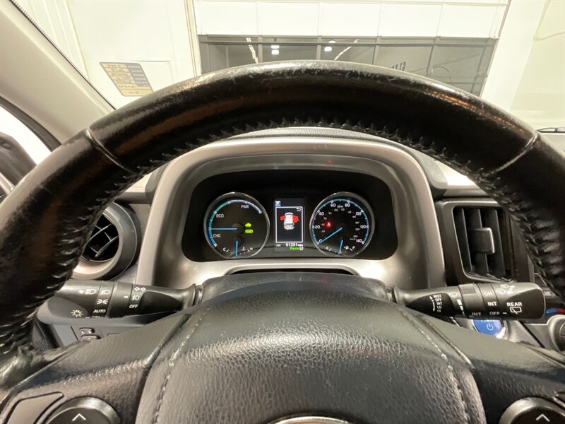 2017 Toyota RAV4 Hybrid Limited AWD / 1-OWNER LOCAL / LOADED / Sunroof / Leather Heated seats / Navigation & Camera / Power Tail Gate - Photo 46 - Gladstone, OR 97027