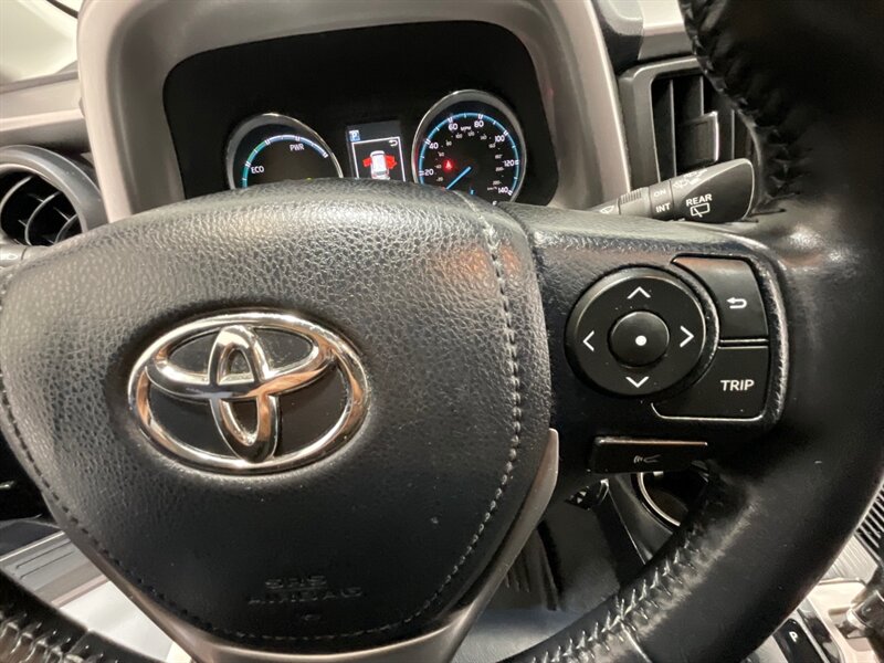 2017 Toyota RAV4 Hybrid Limited AWD / 1-OWNER LOCAL / LOADED / Sunroof / Leather Heated seats / Navigation & Camera / Power Tail Gate - Photo 45 - Gladstone, OR 97027