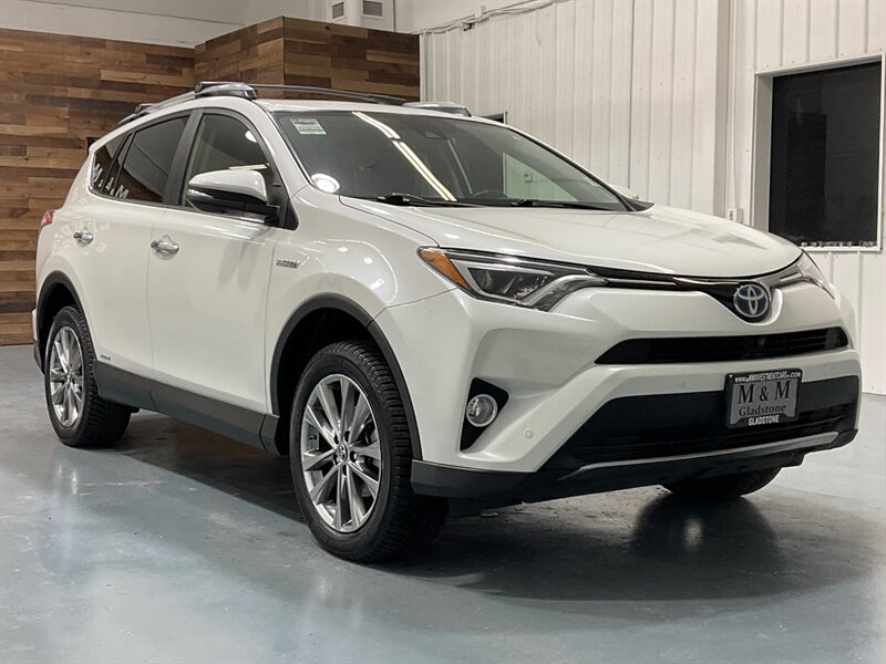 2017 Toyota RAV4 Hybrid Limited AWD / 1-OWNER LOCAL / LOADED / Sunroof / Leather Heated seats / Navigation & Camera / Power Tail Gate - Photo 52 - Gladstone, OR 97027