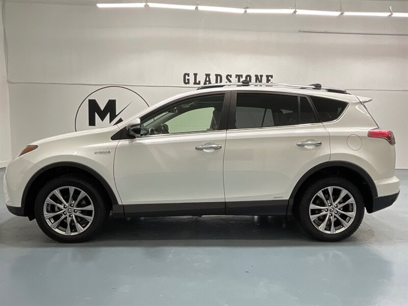 2017 Toyota RAV4 Hybrid Limited AWD / 1-OWNER LOCAL / LOADED / Sunroof / Leather Heated seats / Navigation & Camera / Power Tail Gate - Photo 3 - Gladstone, OR 97027