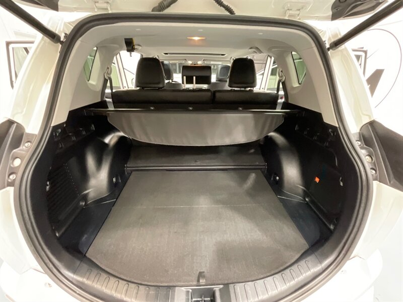 2017 Toyota RAV4 Hybrid Limited AWD / 1-OWNER LOCAL / LOADED / Sunroof / Leather Heated seats / Navigation & Camera / Power Tail Gate - Photo 21 - Gladstone, OR 97027
