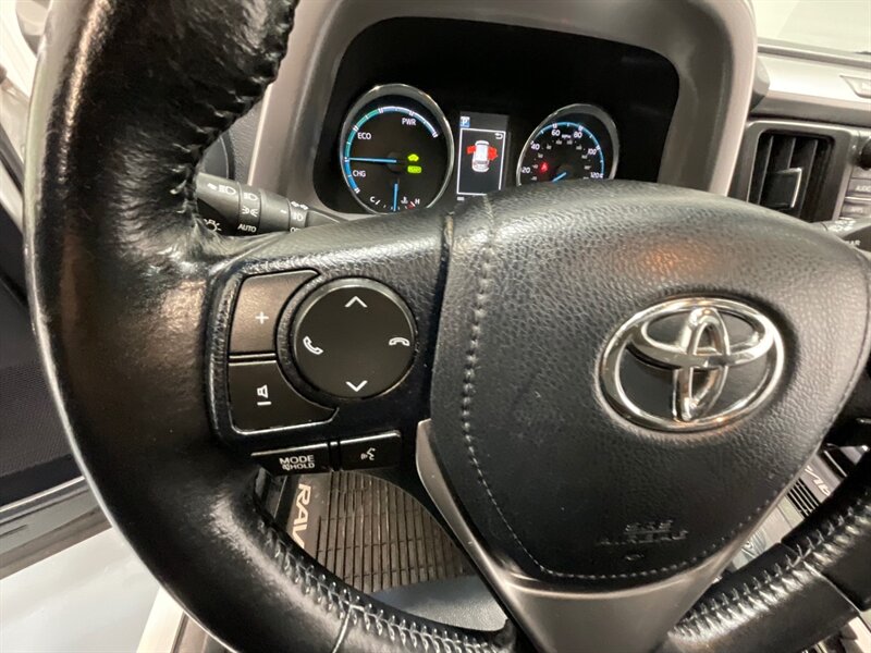 2017 Toyota RAV4 Hybrid Limited AWD / 1-OWNER LOCAL / LOADED / Sunroof / Leather Heated seats / Navigation & Camera / Power Tail Gate - Photo 44 - Gladstone, OR 97027