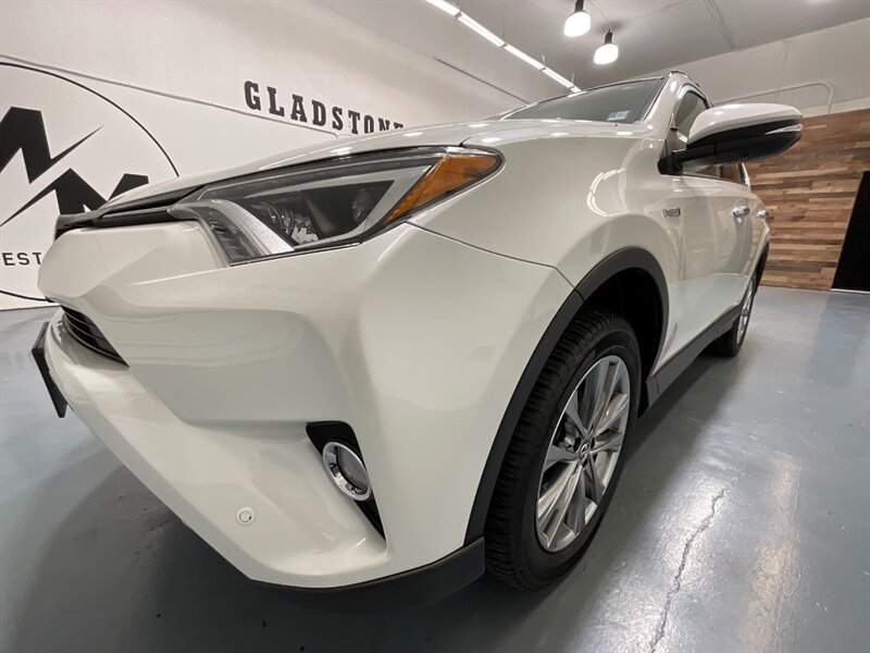 2017 Toyota RAV4 Hybrid Limited AWD / 1-OWNER LOCAL / LOADED / Sunroof / Leather Heated seats / Navigation & Camera / Power Tail Gate - Photo 33 - Gladstone, OR 97027