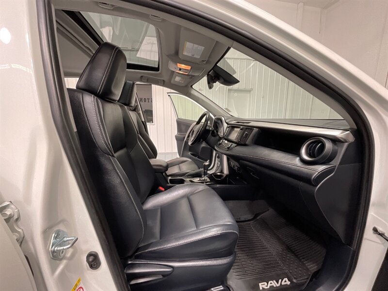 2017 Toyota RAV4 Hybrid Limited AWD / 1-OWNER LOCAL / LOADED / Sunroof / Leather Heated seats / Navigation & Camera / Power Tail Gate - Photo 11 - Gladstone, OR 97027