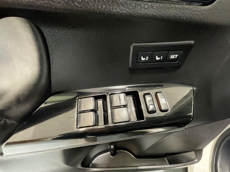 2017 Toyota RAV4 Hybrid Limited AWD / 1-OWNER LOCAL / LOADED / Sunroof / Leather Heated seats / Navigation & Camera / Power Tail Gate - Photo 17 - Gladstone, OR 97027