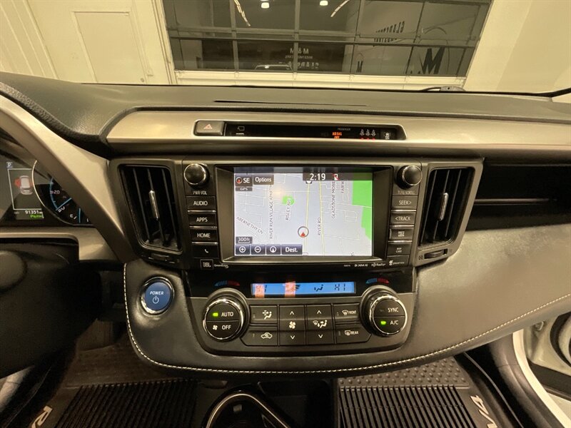 2017 Toyota RAV4 Hybrid Limited AWD / 1-OWNER LOCAL / LOADED / Sunroof / Leather Heated seats / Navigation & Camera / Power Tail Gate - Photo 13 - Gladstone, OR 97027