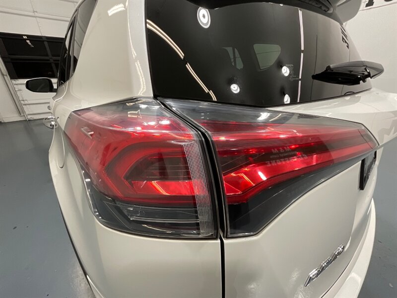 2017 Toyota RAV4 Hybrid Limited AWD / 1-OWNER LOCAL / LOADED / Sunroof / Leather Heated seats / Navigation & Camera / Power Tail Gate - Photo 28 - Gladstone, OR 97027