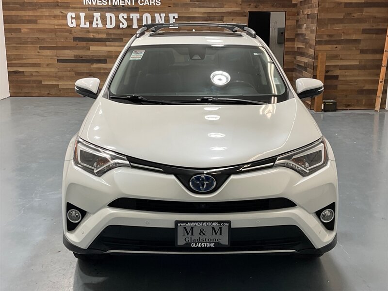 2017 Toyota RAV4 Hybrid Limited AWD / 1-OWNER LOCAL / LOADED / Sunroof / Leather Heated seats / Navigation & Camera / Power Tail Gate - Photo 5 - Gladstone, OR 97027