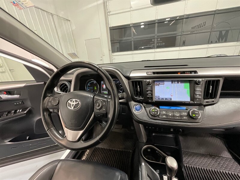 2017 Toyota RAV4 Hybrid Limited AWD / 1-OWNER LOCAL / LOADED / Sunroof / Leather Heated seats / Navigation & Camera / Power Tail Gate - Photo 12 - Gladstone, OR 97027