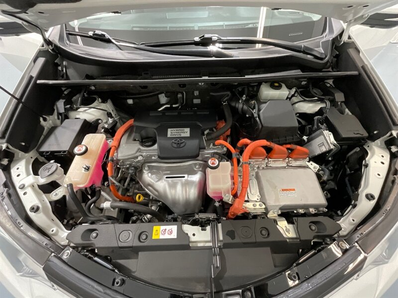 2017 Toyota RAV4 Hybrid Limited AWD / 1-OWNER LOCAL / LOADED / Sunroof / Leather Heated seats / Navigation & Camera / Power Tail Gate - Photo 49 - Gladstone, OR 97027