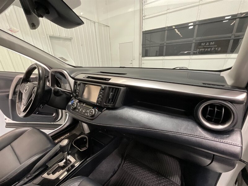 2017 Toyota RAV4 Hybrid Limited AWD / 1-OWNER LOCAL / LOADED / Sunroof / Leather Heated seats / Navigation & Camera / Power Tail Gate - Photo 43 - Gladstone, OR 97027