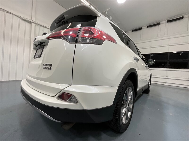 2017 Toyota RAV4 Hybrid Limited AWD / 1-OWNER LOCAL / LOADED / Sunroof / Leather Heated seats / Navigation & Camera / Power Tail Gate - Photo 31 - Gladstone, OR 97027