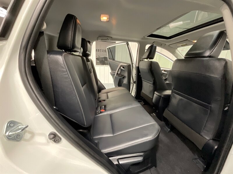 2017 Toyota RAV4 Hybrid Limited AWD / 1-OWNER LOCAL / LOADED / Sunroof / Leather Heated seats / Navigation & Camera / Power Tail Gate - Photo 10 - Gladstone, OR 97027