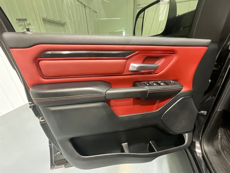 2019 RAM 1500 Rebel Crew Cab 4X4 / 5.7L V8/ Panoramic Roof  / 1-OWNER LOCAL - Photo 18 - Gladstone, OR 97027