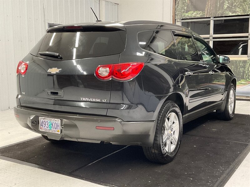 2012 Chevrolet Traverse LT Sport Utility AWD / 3RD ROW SEAT   - Photo 7 - Gladstone, OR 97027