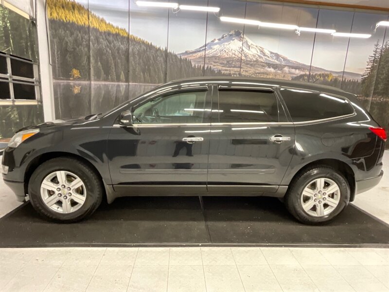 2012 Chevrolet Traverse LT Sport Utility AWD / 3RD ROW SEAT   - Photo 3 - Gladstone, OR 97027