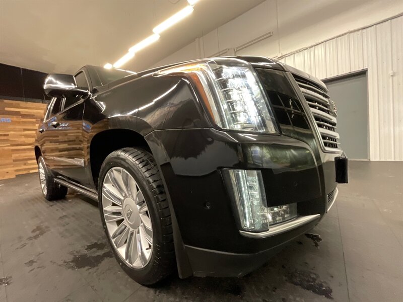 2017 Cadillac Escalade Platinum Sport Utility 4WD / 1-OWNER / NEW TIRES  FULLY LOADED / Leather , Heated & Cooled Seats / DVD Player / LOCAL OREGON SUV / SHARP & CLEAN!! - Photo 69 - Gladstone, OR 97027