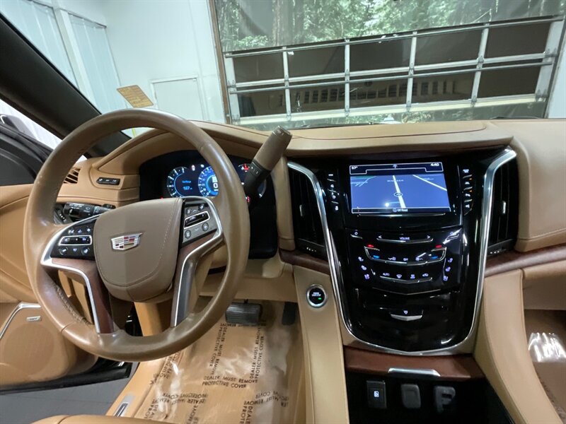 2017 Cadillac Escalade Platinum Sport Utility 4WD / 1-OWNER / NEW TIRES  FULLY LOADED / Leather , Heated & Cooled Seats / DVD Player / LOCAL OREGON SUV / SHARP & CLEAN!! - Photo 18 - Gladstone, OR 97027