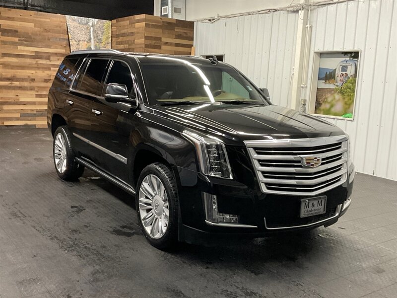 2017 Cadillac Escalade Platinum Sport Utility 4WD / 1-OWNER / NEW TIRES  FULLY LOADED / Leather , Heated & Cooled Seats / DVD Player / LOCAL OREGON SUV / SHARP & CLEAN!! - Photo 2 - Gladstone, OR 97027