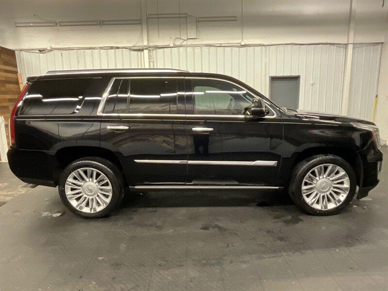 2017 Cadillac Escalade Platinum Sport Utility 4WD / 1-OWNER / NEW TIRES  FULLY LOADED / Leather , Heated & Cooled Seats / DVD Player / LOCAL OREGON SUV / SHARP & CLEAN!! - Photo 4 - Gladstone, OR 97027