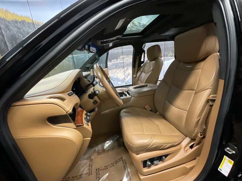 2017 Cadillac Escalade Platinum Sport Utility 4WD / 1-OWNER / NEW TIRES  FULLY LOADED / Leather , Heated & Cooled Seats / DVD Player / LOCAL OREGON SUV / SHARP & CLEAN!! - Photo 38 - Gladstone, OR 97027