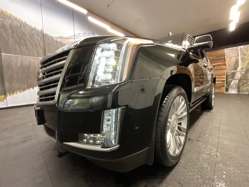 2017 Cadillac Escalade Platinum Sport Utility 4WD / 1-OWNER / NEW TIRES  FULLY LOADED / Leather , Heated & Cooled Seats / DVD Player / LOCAL OREGON SUV / SHARP & CLEAN!! - Photo 9 - Gladstone, OR 97027