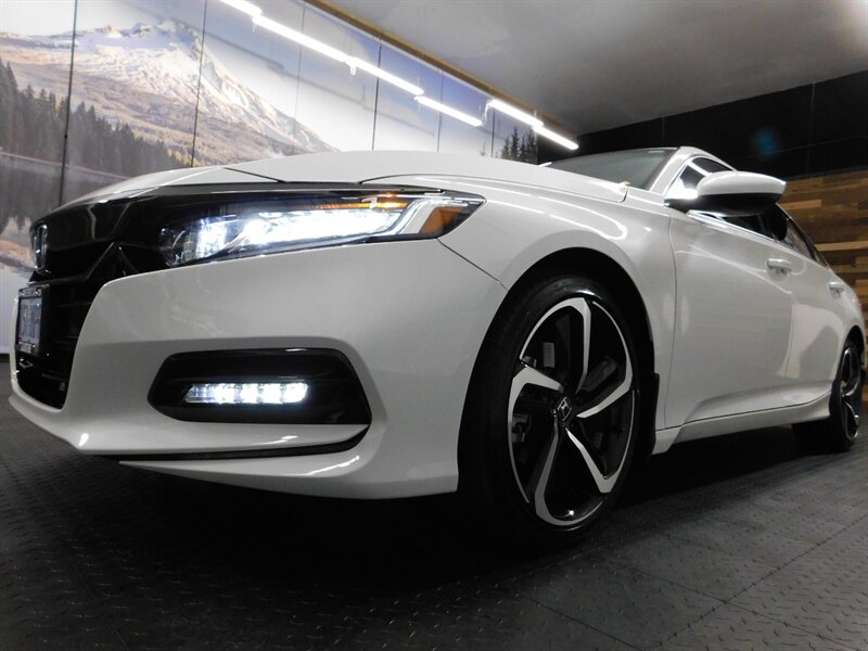 2020 Honda Accord Sedan / Backup Camera / ONLY 5,000 MILES   - Photo 9 - Gladstone, OR 97027