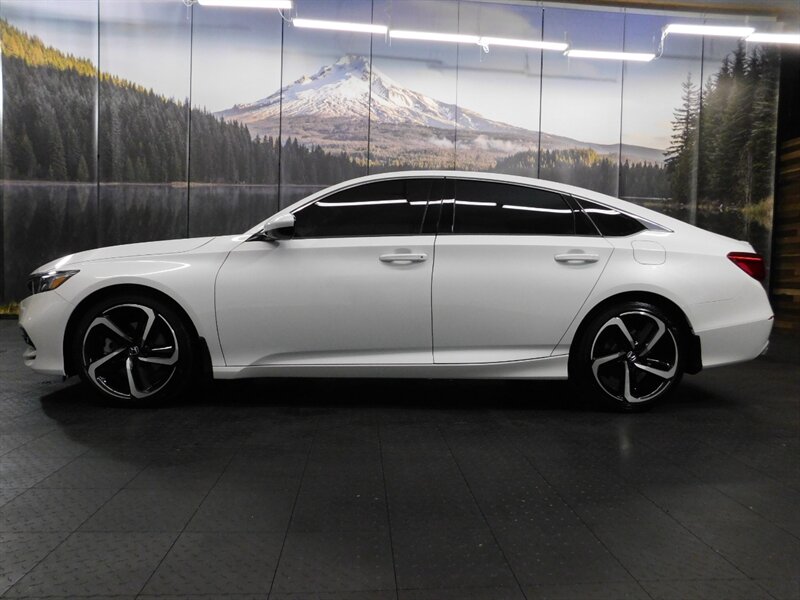 2020 Honda Accord Sedan / Backup Camera / ONLY 5,000 MILES   - Photo 3 - Gladstone, OR 97027