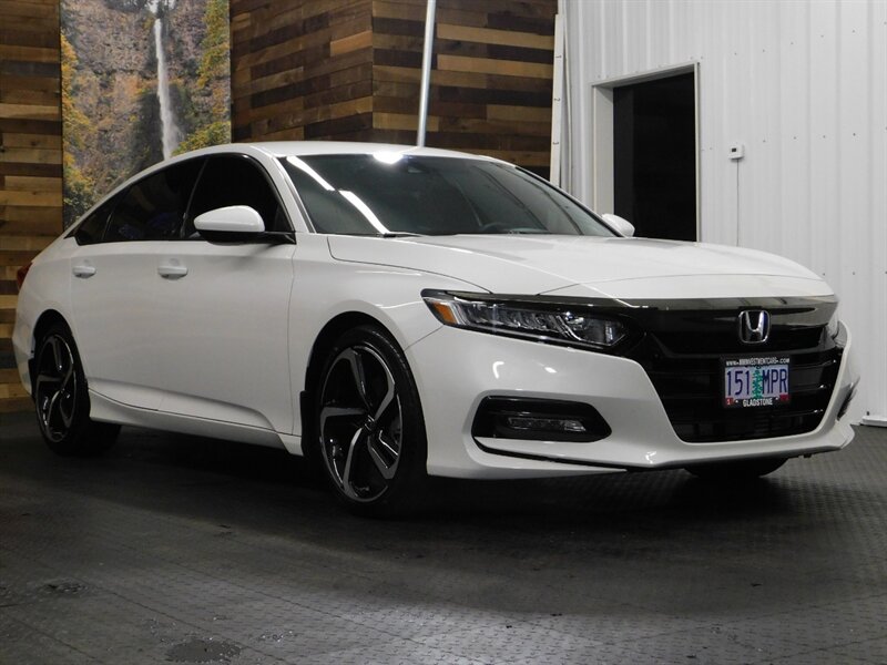 2020 Honda Accord Sedan / Backup Camera / ONLY 5,000 MILES   - Photo 2 - Gladstone, OR 97027