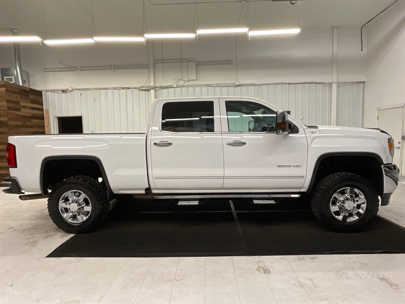 2018 GMC Sierra 2500 SLT Crew Cab 4X4 / 6.0L V8 / LIFTED / 24,000 MILES  / 1-OWNER LOCAL OREGON TRUCK / Leather Heated Seats / Navigation / LIFTED w. 35 " MUD TIRES - Photo 4 - Gladstone, OR 97027