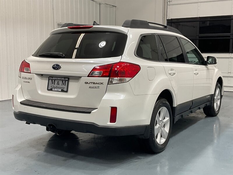 2014 Subaru Outback 2.5i Premium Leather Heated Seats / 5-SPEED MANUAL  / LOCAL CAR - Photo 7 - Gladstone, OR 97027