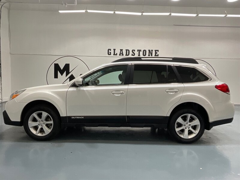 2014 Subaru Outback 2.5i Premium Leather Heated Seats / 5-SPEED MANUAL  / LOCAL CAR - Photo 3 - Gladstone, OR 97027