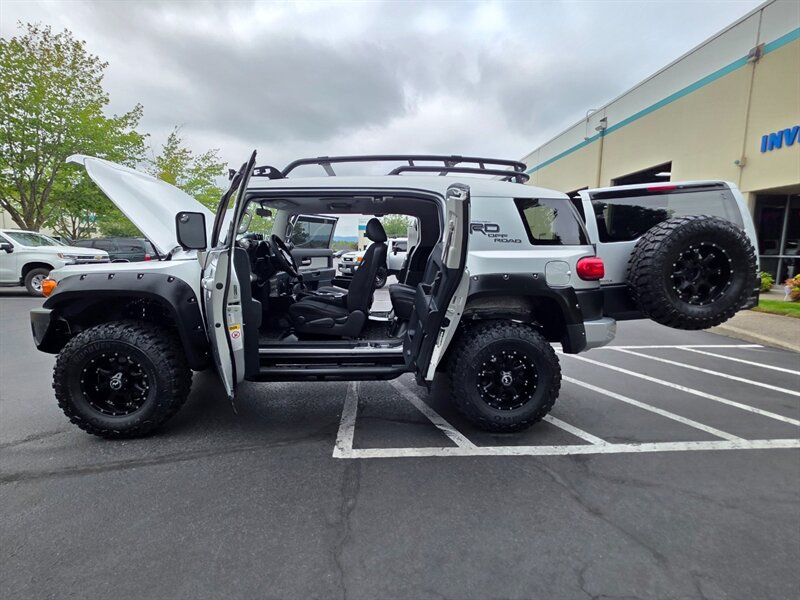 2008 Toyota FJ Cruiser 4X4 V6 / REAR DIFFERENTIAL LOCKER / BLUE-TOOTH / RACELINE WHEELS / NEW TIRES / LIFTED / SERVICE RECORDS / ZERO RUST - Photo 23 - Portland, OR 97217