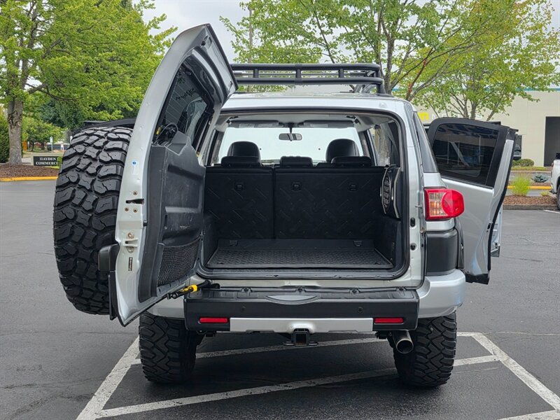 2008 Toyota FJ Cruiser 4X4 V6 / REAR DIFFERENTIAL LOCKER / BLUE-TOOTH / RACELINE WHEELS / NEW TIRES / LIFTED / SERVICE RECORDS / ZERO RUST - Photo 30 - Portland, OR 97217