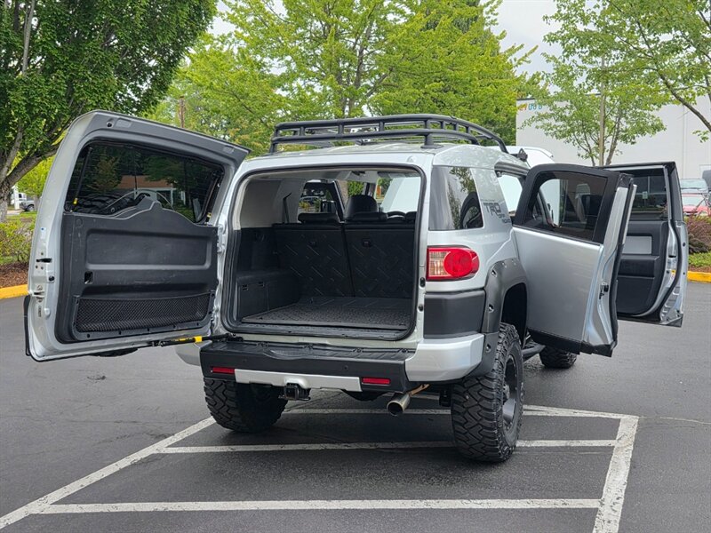 2008 Toyota FJ Cruiser 4X4 V6 / REAR DIFFERENTIAL LOCKER / BLUE-TOOTH / RACELINE WHEELS / NEW TIRES / LIFTED / SERVICE RECORDS / ZERO RUST - Photo 28 - Portland, OR 97217