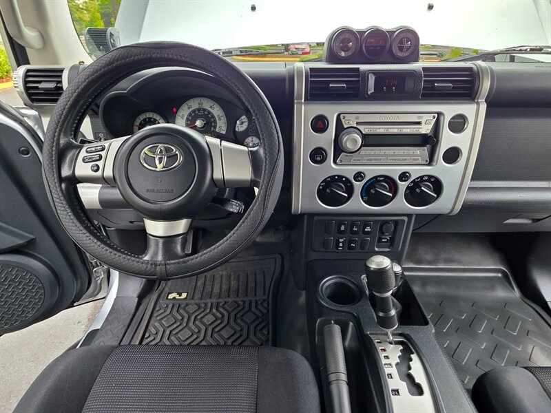 2008 Toyota FJ Cruiser 4X4 V6 / REAR DIFFERENTIAL LOCKER / BLUE-TOOTH / RACELINE WHEELS / NEW TIRES / LIFTED / SERVICE RECORDS / ZERO RUST - Photo 37 - Portland, OR 97217